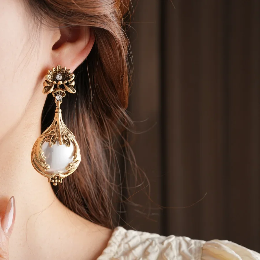 Vintage Light Luxury Inlaid Rhinestone Jewelry Sets for Women Flower Pendant Pearl Earrings High-end Retro Bride Necklace Suit