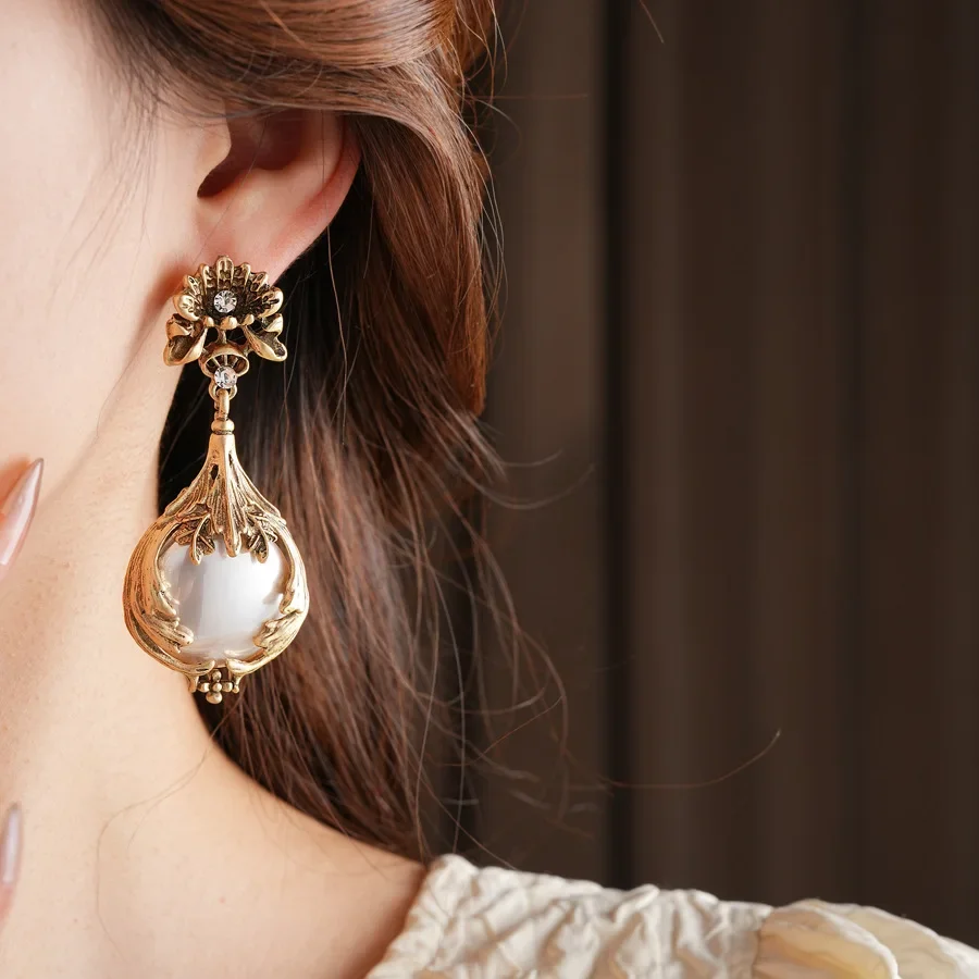 Vintage Light Luxury Inlaid Rhinestone Jewelry Sets for Women Flower Pendant Pearl Earrings High-end Retro Bride Necklace Suit