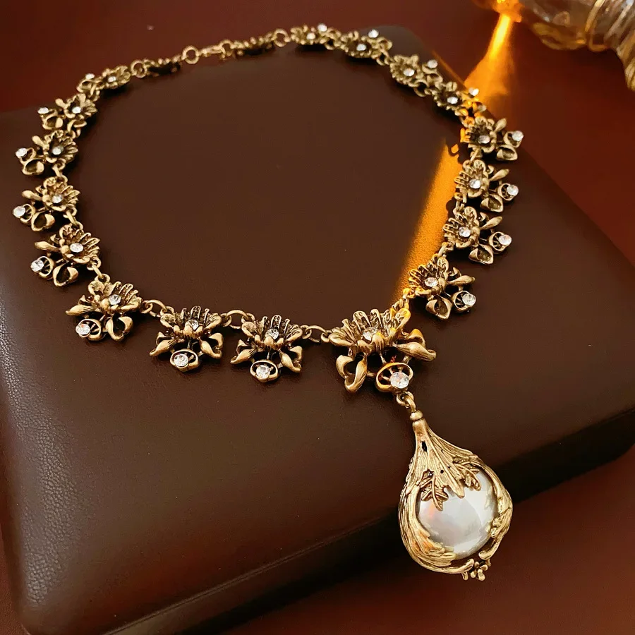 Vintage Light Luxury Inlaid Rhinestone Jewelry Sets for Women Flower Pendant Pearl Earrings High-end Retro Bride Necklace Suit