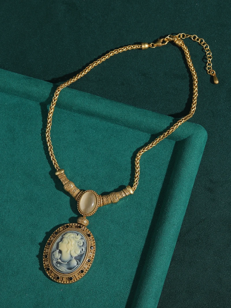 Vintage Cameo Jewelry Sets Natural Stone Oval Relief Portrait Of A Beauty Woman Pendants Retro Outfits Luxury Designs 2025 Trend