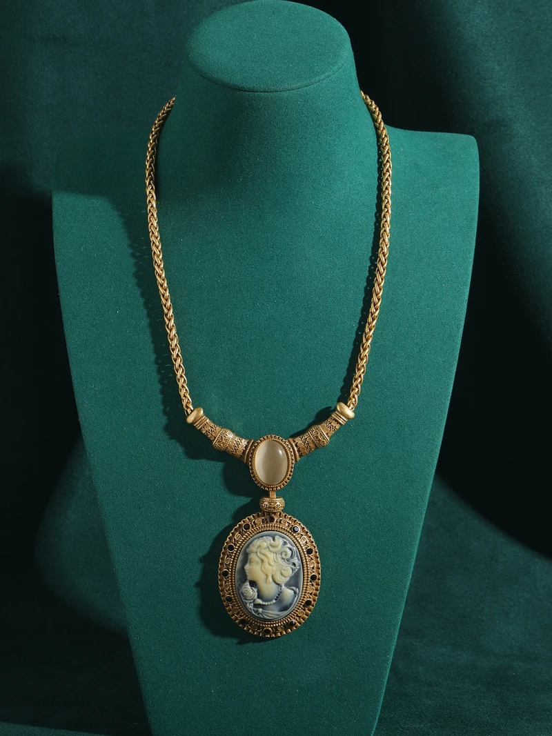 Vintage Cameo Jewelry Sets Natural Stone Oval Relief Portrait Of A Beauty Woman Pendants Retro Outfits Luxury Designs 2025 Trend
