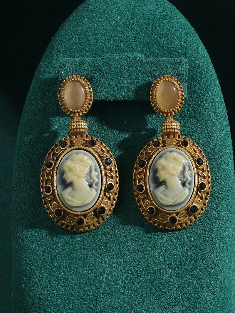 Vintage Cameo Jewelry Sets Natural Stone Oval Relief Portrait Of A Beauty Woman Pendants Retro Outfits Luxury Designs 2025 Trend
