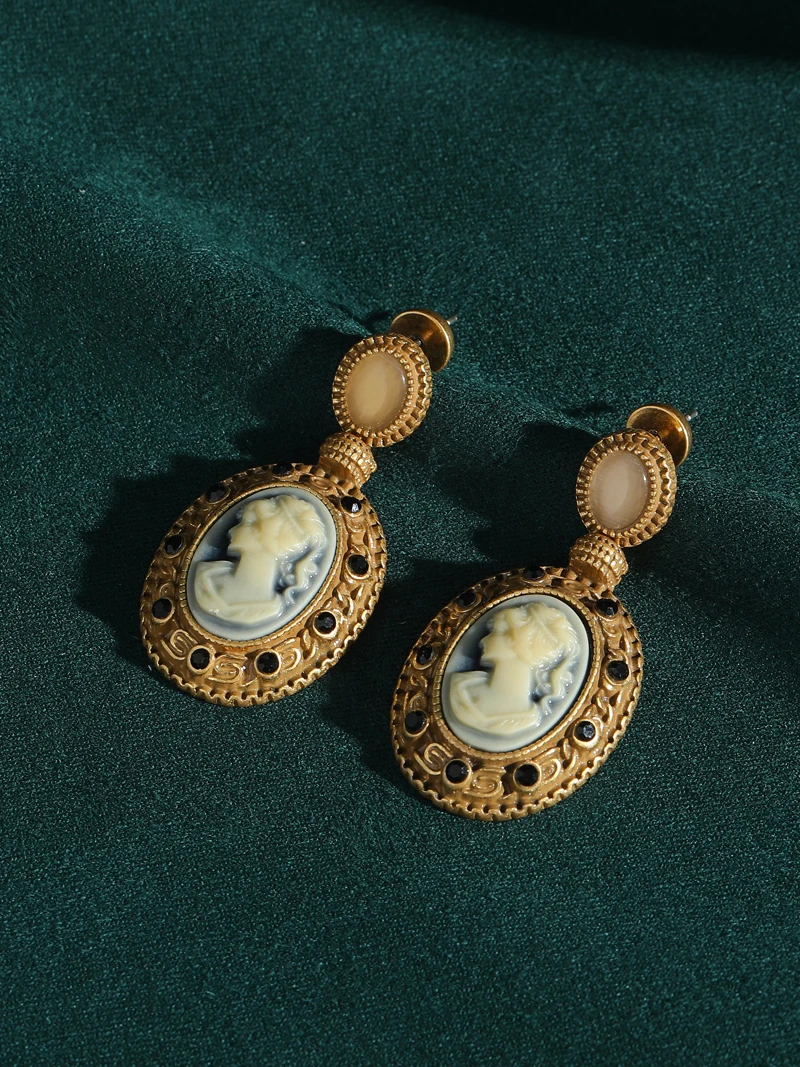 Vintage Cameo Jewelry Sets Natural Stone Oval Relief Portrait Of A Beauty Woman Pendants Retro Outfits Luxury Designs 2025 Trend
