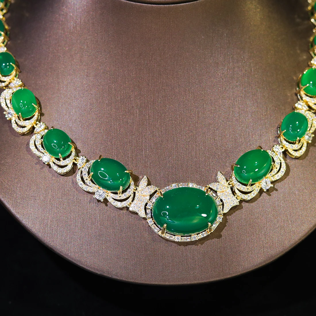 Sparkling Green Agate Women's Jewelry Set - Necklace And Earrings for Wedding Dress Banquet Party Accessory Birthday Gift