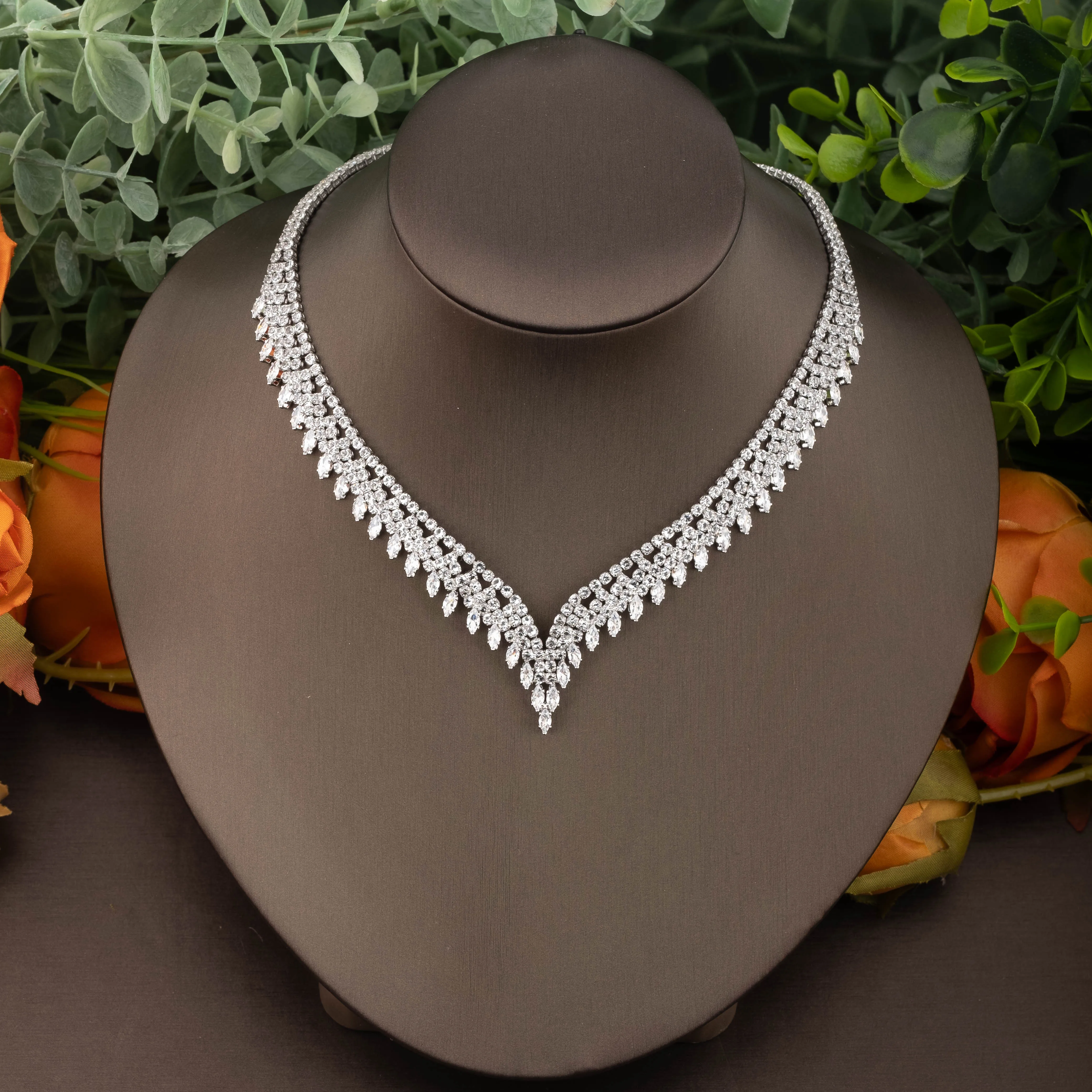 1 Set of Elegant Arabic-Style Cubic Zirconia Leaf-Shaped Jewelry Set Suitable for Women to Wear at Weddings, Banquets, and Parties. Gift Box Not Included